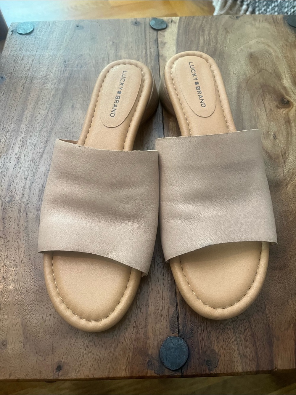 Lucky Brand Women's Beige Slide Sandals